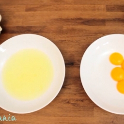 Najszybszy sposób by oddzielić żółtka od białek