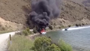 Łódka była cała w płomieniach gdy nagle pojawiła się motorówka i zrobiła TO!