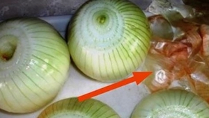 Po przeczytaniu tego artykułu już nigdy nie wyrzucisz obierek z cebuli do śmietn