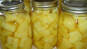 Przepis na pyszną wodę ananasową, która jest bombą witaminową, pomaga w utracie 