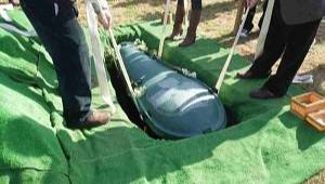 Mąż wymusił na żonie, by pochowała go razem z ich oszczędnościami. To, co zrobił