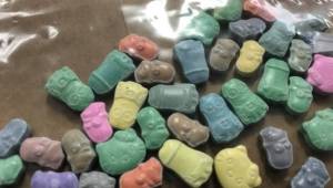 Policja ostrzega rodziców: na rynku pojawiły się narkotyki do złudzenia przypomi