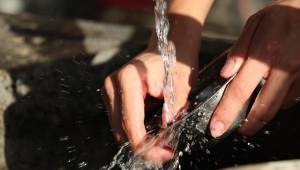 Naukowcy twierdzą, że mycie naczyń, sprzątanie lub składanie ubrań przedłuża życ